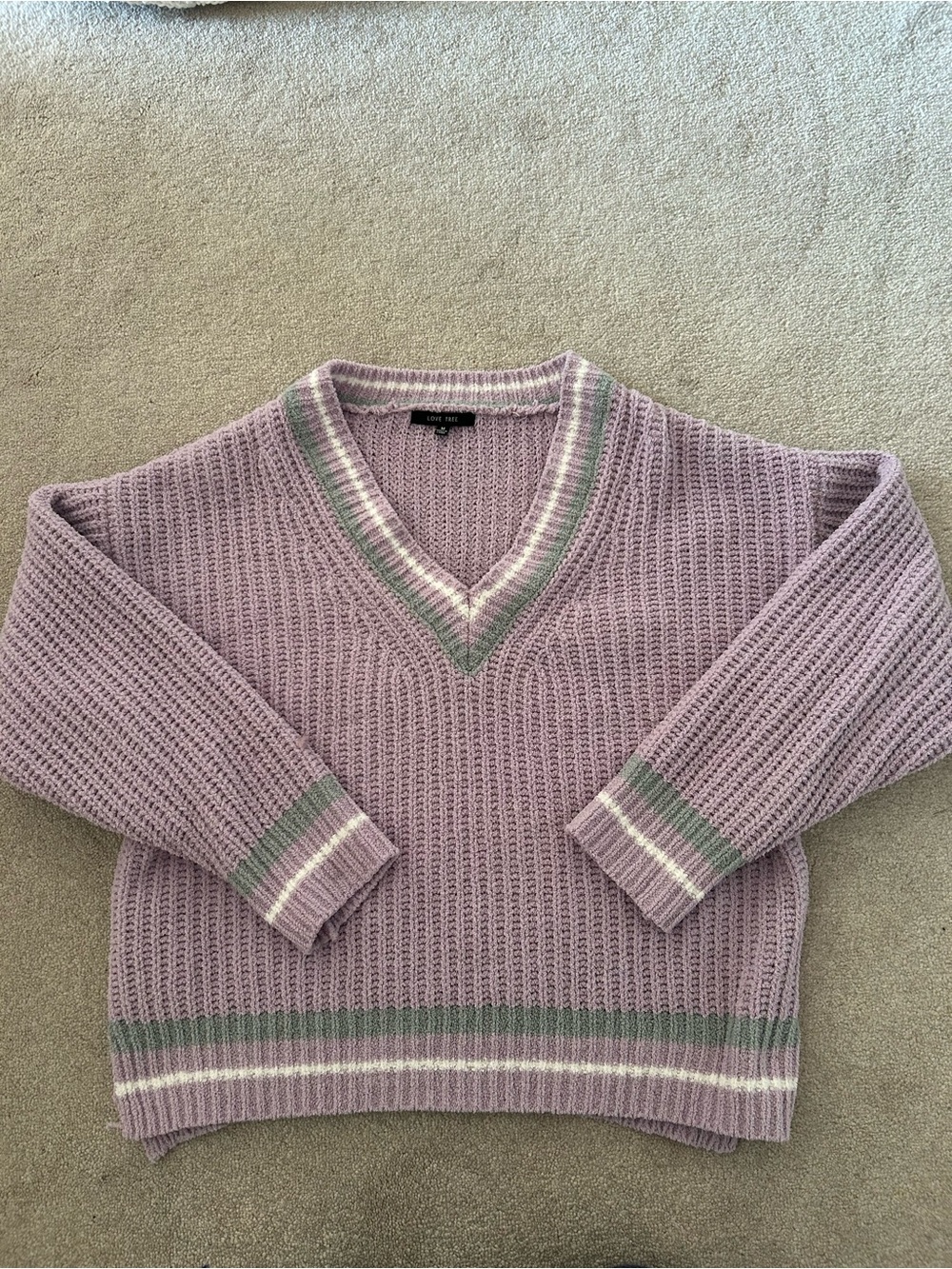 New Women’s Love Tree Lavender V-Neck Sweater with Green & White Trim